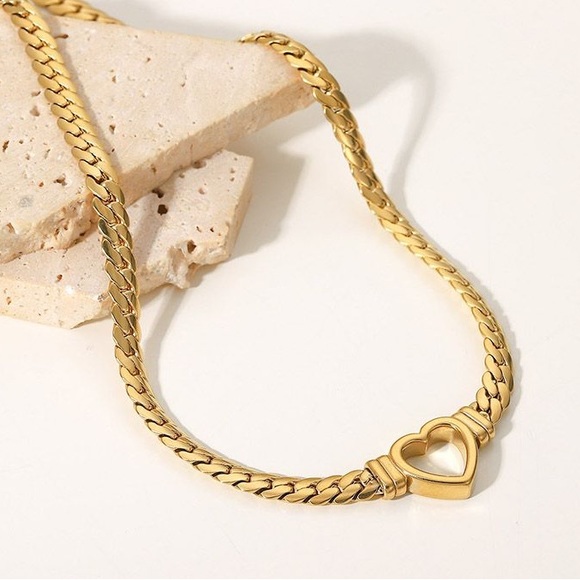 ๐112๐ 18k 'Solid Love' Heart Chain Necklace - Picture 5 of 16